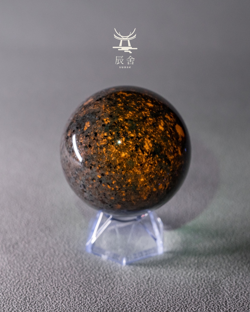 火焰石水晶球 Yooperlite Crystal Ball - 辰舍 Sunse - 香港能量心靈小舖