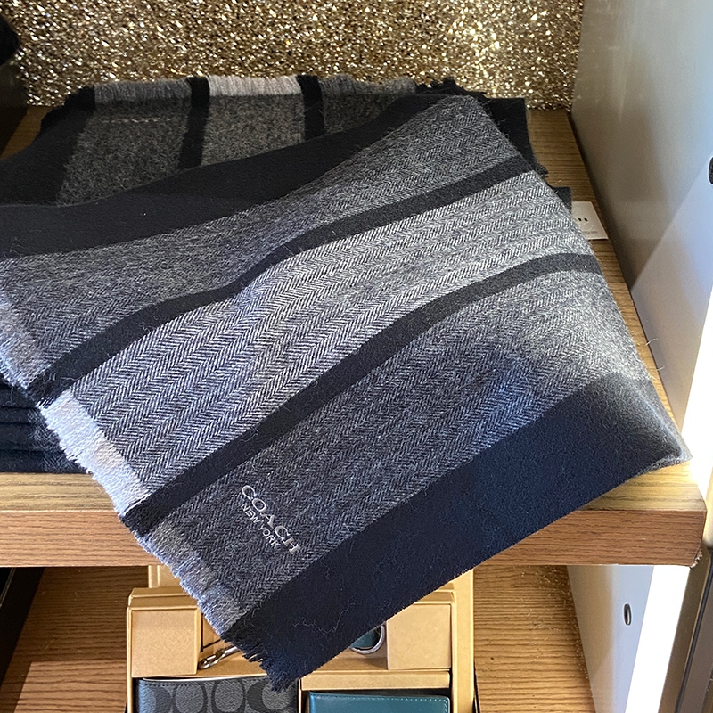 COACH Varsity Sport Scarf lovehoneybeebee