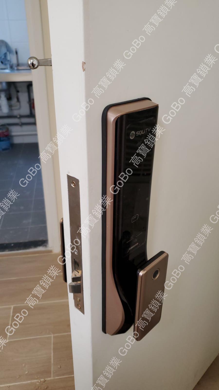青衣青富苑裝電子門鎖Solity GP6000BK 香檳金- 高寶鎖業GoBo Lock